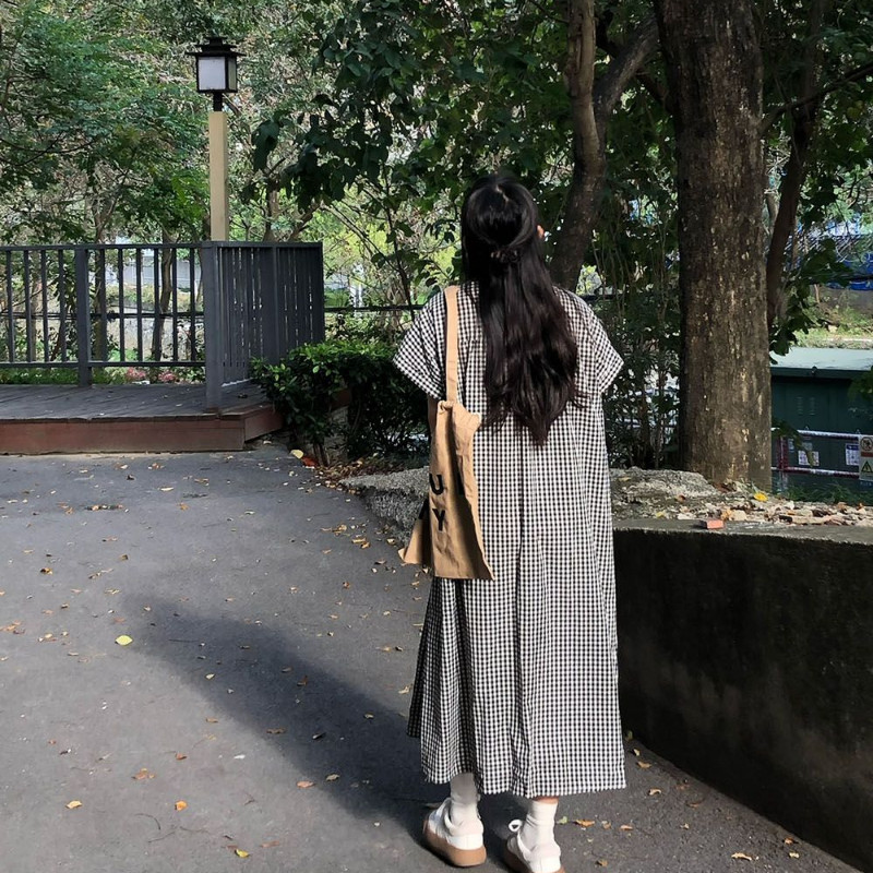 IELGY สไตล์ญี่ปุ่นแขนสั้นลายสก๊อตชุดผู้หญิงหลวมกลางความยาวแฟชั่นเสื้อชุด - รูปที่ 5