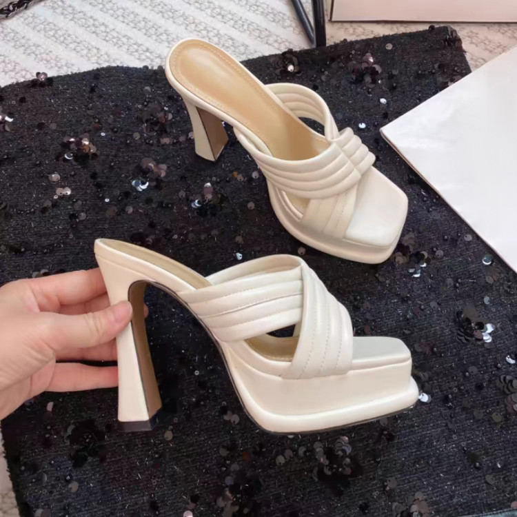 รองเท้าส้นสูงผู้หญิงแบบสวม ส้นหนา หัวเหลี่ยม กันน้ำ