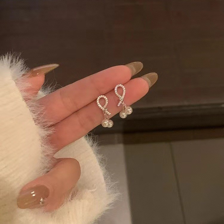 2024 ที่ไม่ซ้ํากันเพชร Knot Stud ต่างหูหรูหรา All-Match Pearl จี้ต่างหูหญิง ราคา ถูกที่สุด ดีลบีเคเค