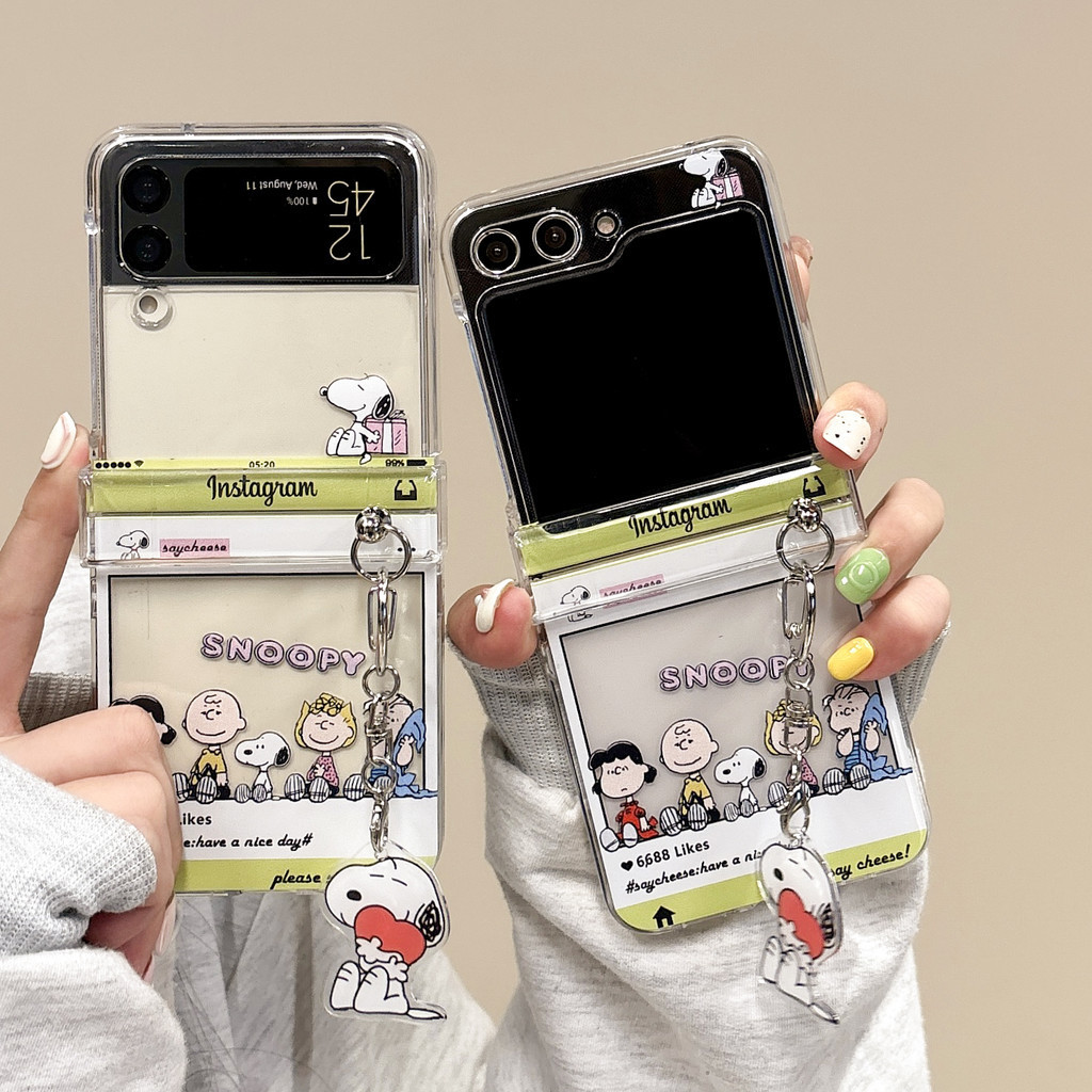Flip6 Samsung Galaxy Z Flip 5 3in1 กรณีน่ารักการ์ตูน snoopy ครอบครัวพร้อมจี้ PC กรณี Samsung Galaxy Z Flip 3 Flip4 hard กันกระแทกโทรศัพท์ความคิดสร้างสรรค์ฝาครอบ