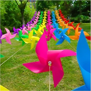 100 chong chóng nhựa đủ màu 24 cm dây treo đi kèm dây bọc nhựa,chong chóng 7 màu, chong chóng nhựa trang trí