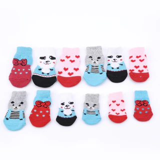 1แพ๊คมี4ชิ้น ถุงเท้าสุนัข สัตว์เลี้ยงลวดลายน่ารัก Anti-Slip ถุงเท้าถักสำหรับสุนัขขนาดเล็ก Warm Paw Protector