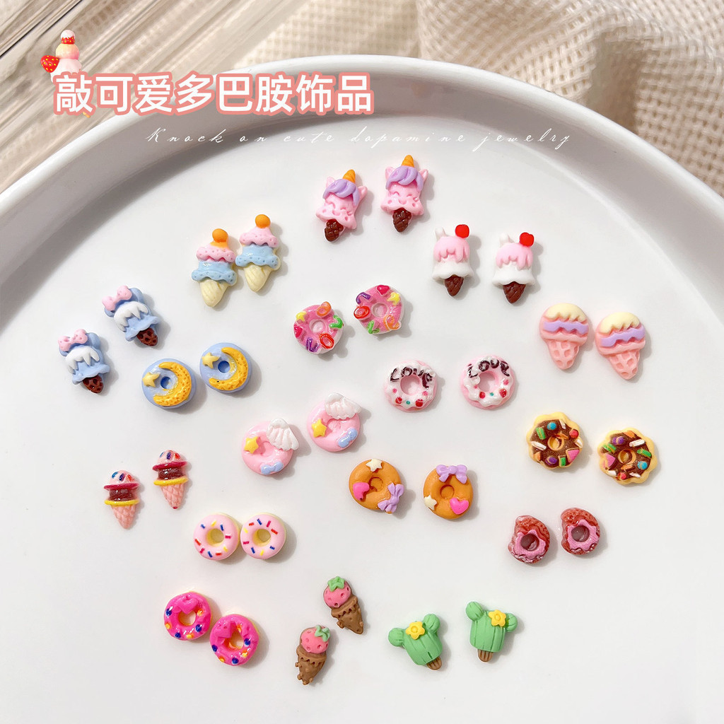 30/50pcs สุทธิสีแดง dopamine เล ็ บเครื ่ องประดับเคาะน ่ ารักไอศกรีมโดนัทสเตอริโอเรซิ ่ นการ ์ ตูนชุดอุปกรณ ์ เล ็ บ