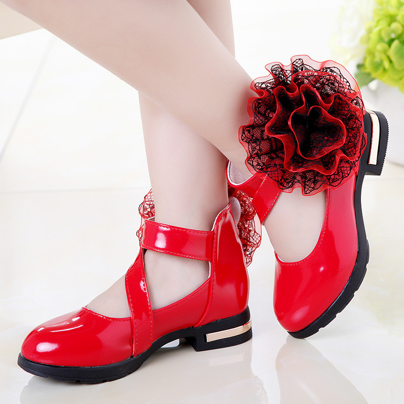 สาวประสิทธิภาพรองเท้าลูกไม้ใหญ่ดอกไม้สี Soild รองเท้าหนังเด็ก Chic Soft Sole 2025 เด็กใหม่รองเท้าแฟชั่น Glossy