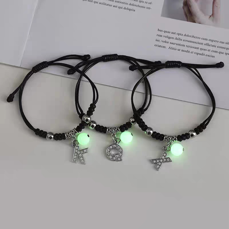 Luminous AZ สร้อยข้อมือตัวอักษรสีดําเรียบง่าย Wove ปรับกําไลข้อมือคริสตัลตัวอักษรเริ่มต้นสายรัดข้อมือของขวัญเพื่อน
