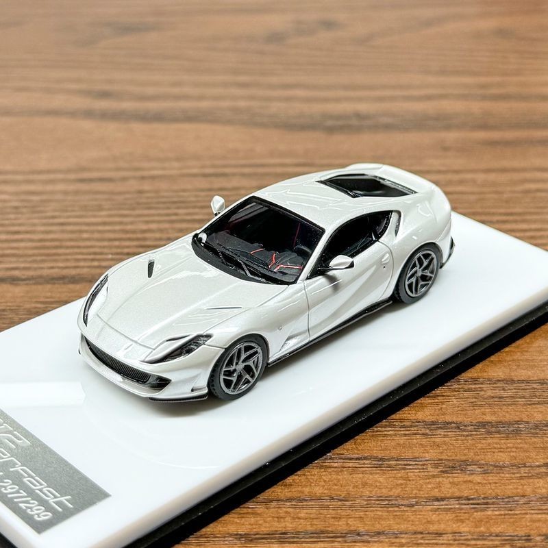 1: 64 Ferrari 812 superfast Leap Horse 812S Static จําลองเรซิ่นรถตกแต่ง