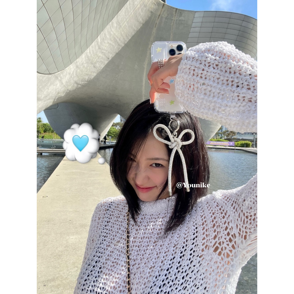 Ins บล็อกเกอร์สไตล์เดียวกัน Super Flash Rhinestone Bow พวงกุญแจรถกระเป๋าจี้แฟชั่นที่ไม่ซ้ํากันโทรศัพท์มือถือจี้เครื่องประดับ