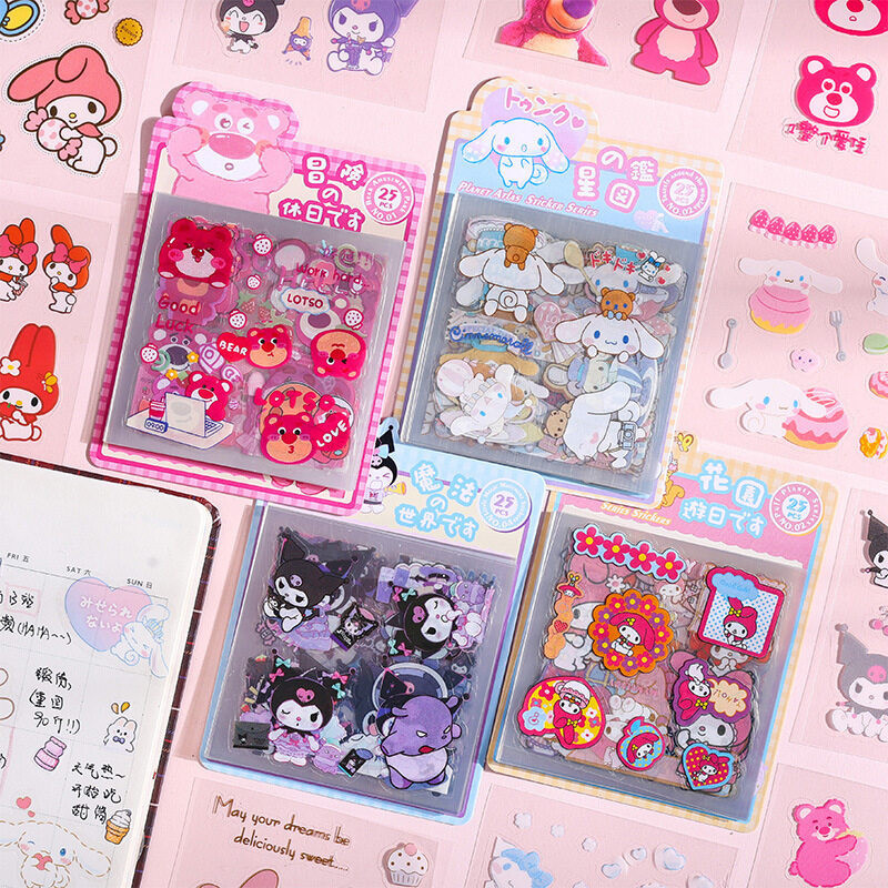 SANRIO 25ชิ้นไม่มีซ้ําซานริโอสติกเกอร์น่ารักการ์ตูนกระเป๋าสติกเกอร์อบเชยคุโรมิเมโลดี้สติกเกอร์กันน้ําพีวีซีกระเป๋าสติ๊กเกอร์สร้างสรรค์ชุด