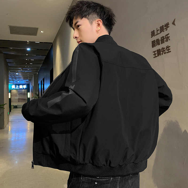 แจ็คเก็ตผู้ชายใหม่ สไตล์ใหม่ฤดูใบไม้ผลิฤดูใบไม้ร่วง เสื้อโค้ทยูนิเวอร์แซลเวอร์ชันเกาหลี ทรงเข้ารูป แ