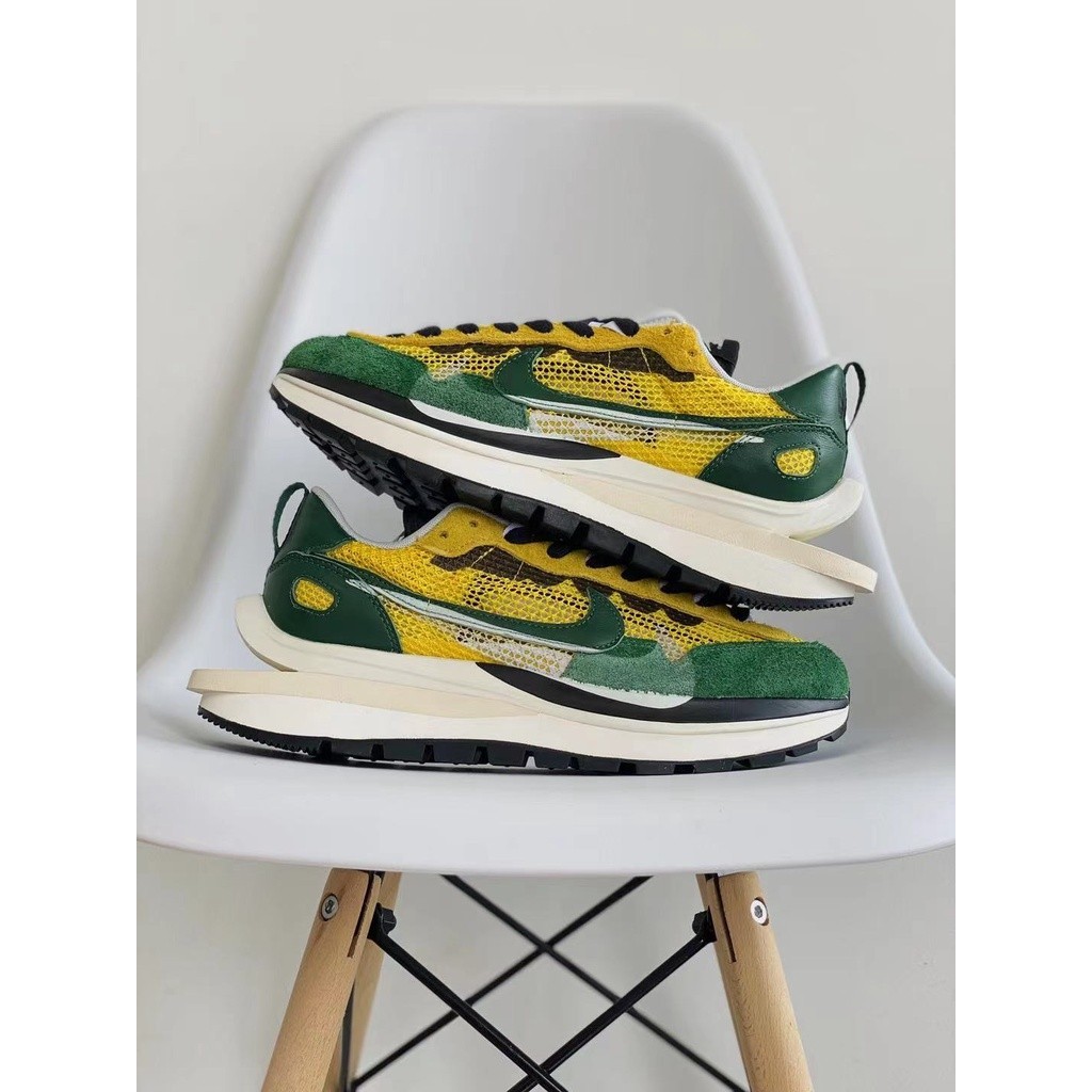 Sacai x Nike Vaporwaffle รองเท้าผ้าใบลําลอง แนวเรโทร สีเหลือง สีเขียว CV1363-700
