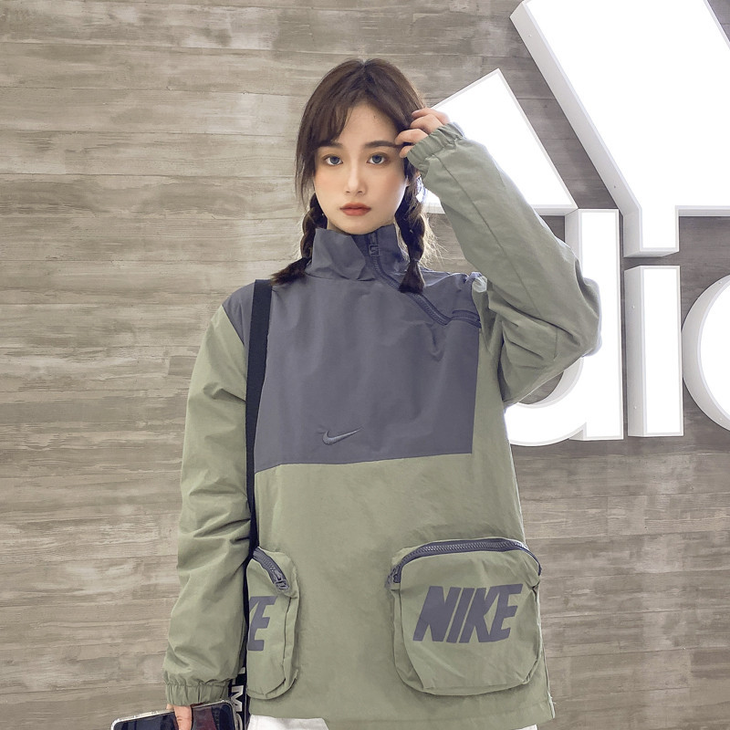 Nike เสื้อแจ็กเก็ต ปักลายโลโก้ กันลม มีหลายกระเป๋า สําหรับผู้ชาย และผู้หญิง