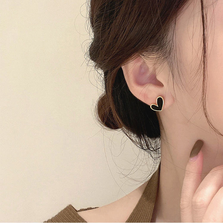 S925 เข็มเงินที่ไม่ซ้ํากัน Love ต่างหูทุกวันหญิง All-Match High-End หรูหราต่างหู Niche Design ต่างหู COD