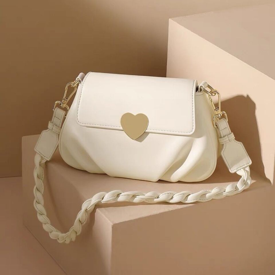 Peach Heart Buckle Pleated Messenger Bag New Niche Design Soft Leather Small Bag Small Round Bag Shoulder Armpit Bag