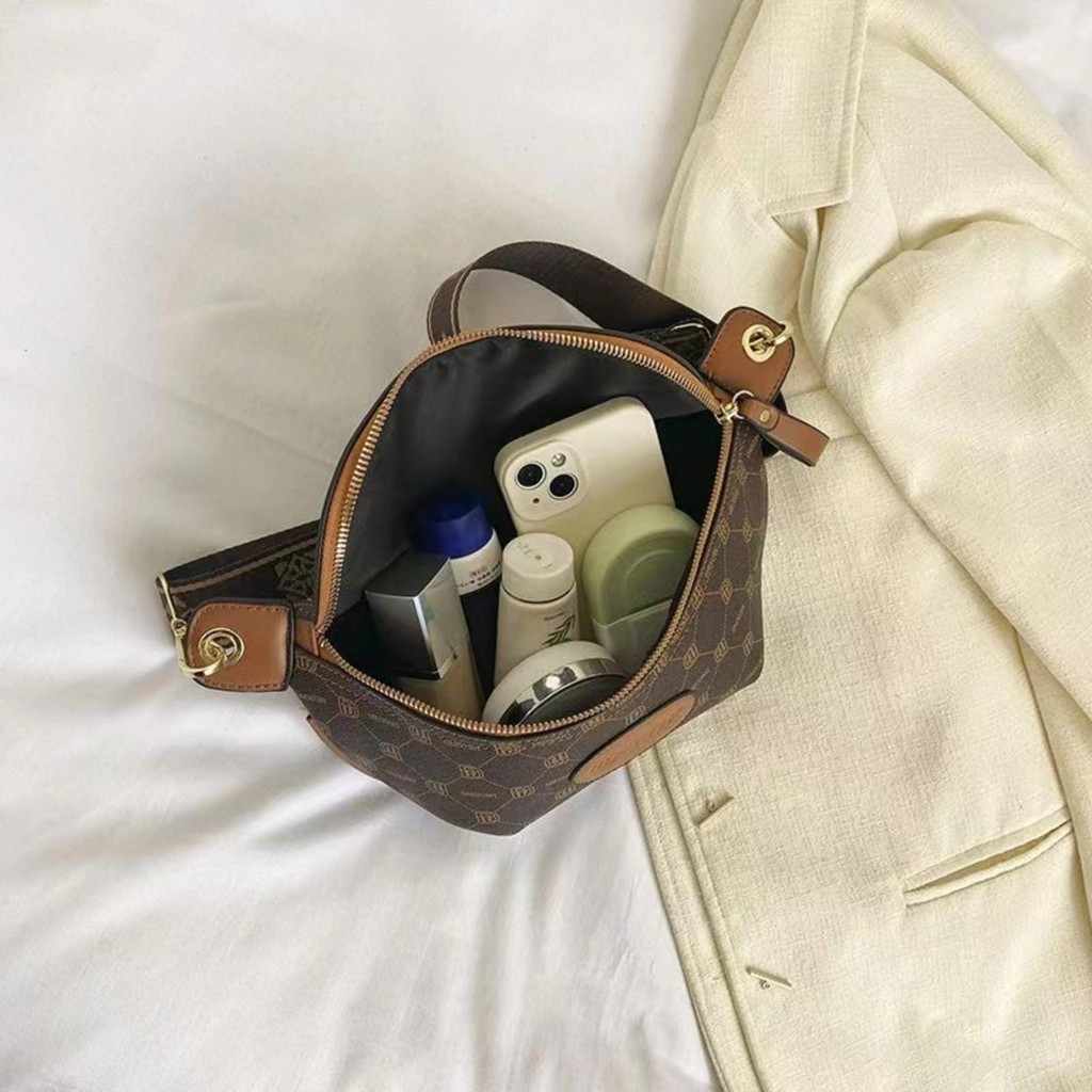 【พร้อมส่ง】Miss Bag Fashion กระเป๋าคาดหน้าอก สไตล์เกาหลี กระเป๋าสะพายไหล่เดียว