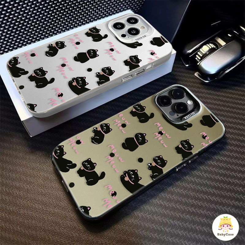 แฮปปี้การ์ตูน น่ารักแมวดำภาษาอังกฤษกราฟฟิตี้คู่รักเลนส์โลหะ เคสไอโฟน XR 14 12 15 11 13 Pro Max X XS MAX 7 8 Plus SE 2020