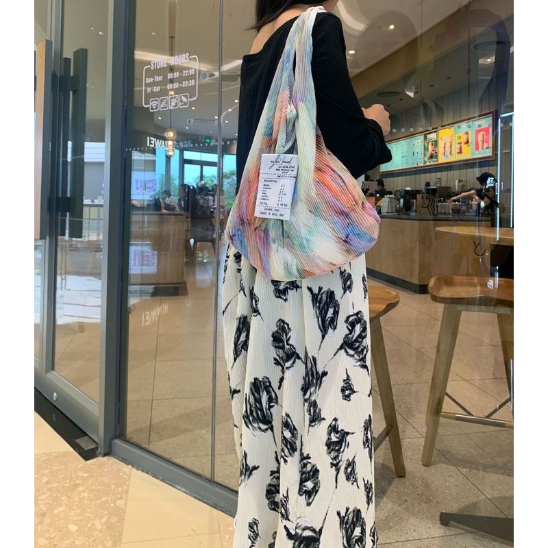 กระเป๋าสะพายไหล่สไตล์ใหม่ Thai Niche Design wylla จีบ Tie-Dye ความจุขนาดใหญ่กระเป๋าสะพายช้อปปิ้งไล่โ