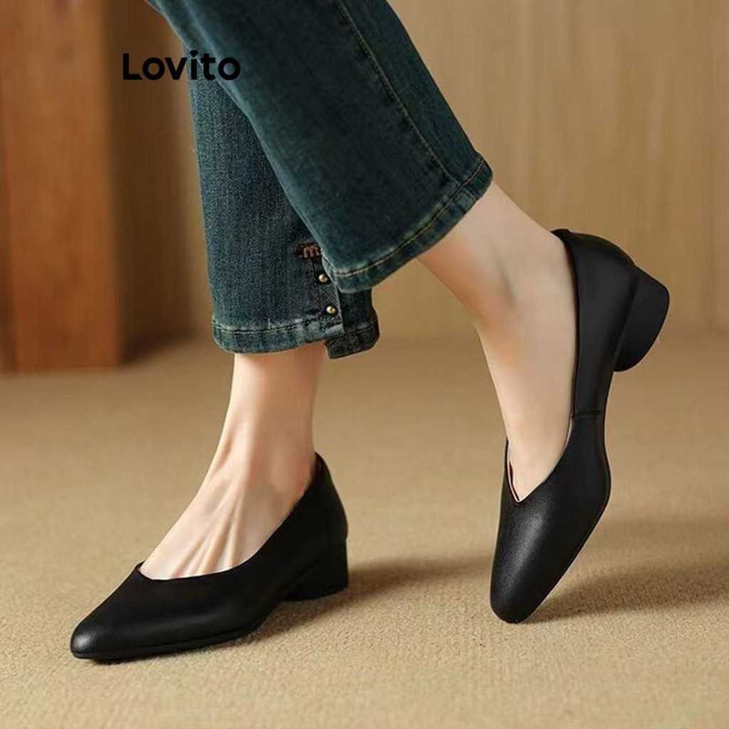 Lovito รองเท้าทํางานหัวแหลมหนังนุ่มธรรมดาหรูหราสไตล์นางฟ้าอ่อนโยนแต่เพียงผู้เดียวร่วมส้นสําหรับผู้หญิง  LFA62116