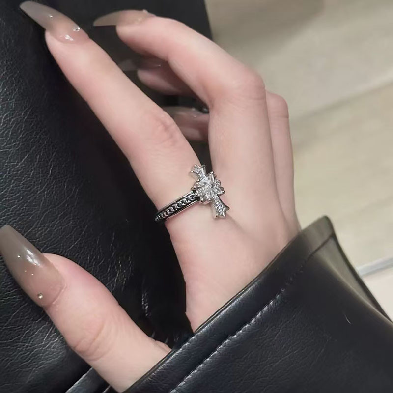 สุภาพสตรียอดนิยมโลหะผสมเรขาคณิต Rhinestone Cross แหวน