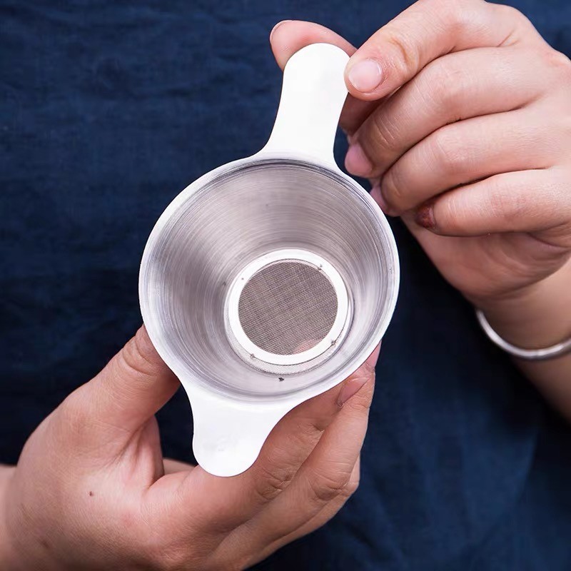 【สินค้าพร้อมส่ง】ตะแกรงกรองชา กากชา และกากกาแฟ ที่กรองชา สแตนเลส ใช้ซ้ําได้ Stainless Tea Infuser