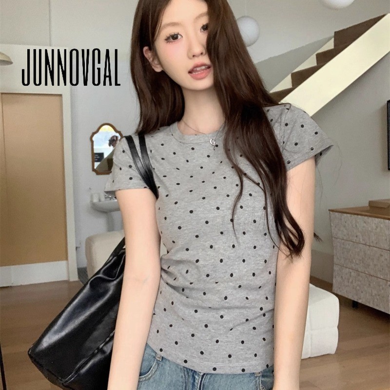 Junnovgal เสื้อยืดแขนสั้น พิมพ์ลายจุด เข้ากับทุกการแต่งกาย สไตล์ใหม่ สําหรับผู้หญิง 2024
