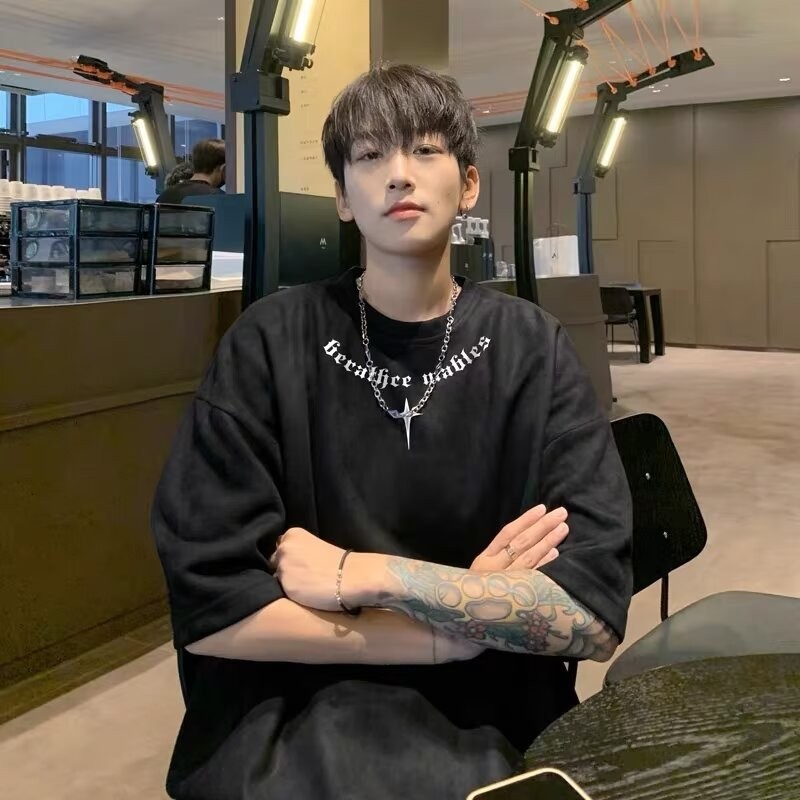 เสื ้ อยืดแขนสั ้ นสําหรับผู ้ ชายฤดูร ้ อนหลวมกระชับเสื ้ อยืดผ ้ าฝ ้ ายแท ้ แบรนด ์ อินเทรนด ์ อเนกประสงค ์ นักเรียนครึ ่ งแขนเสื ้ อผ ้ าด ้ านบน