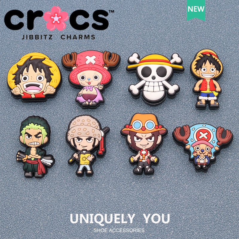 Jibbitz crocs charm รองเท ้ าหัวเข ็ มขัด One Piece Luffy Zoro Chopper การ ์ ตูน charms ปุ ่ มอุปกรณ ์ เสริมรองเท ้ า