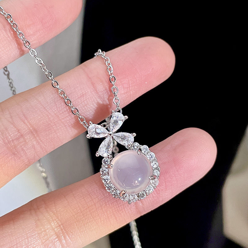 2024 Bow Zircon สีขาว Chalcedony Clavicle Chain ดอกไม้ All-Match สร้อยคอผู้หญิง
