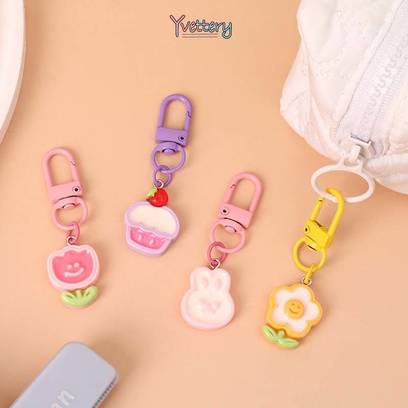 ร้านค้าไทย🌸ดอกไม้สดขนาดเล็กพวงกุญแจการ์ตูนน่ารักเรซิ่น Keyfob กระเป๋าเป้สะพายหลังจี้COD
