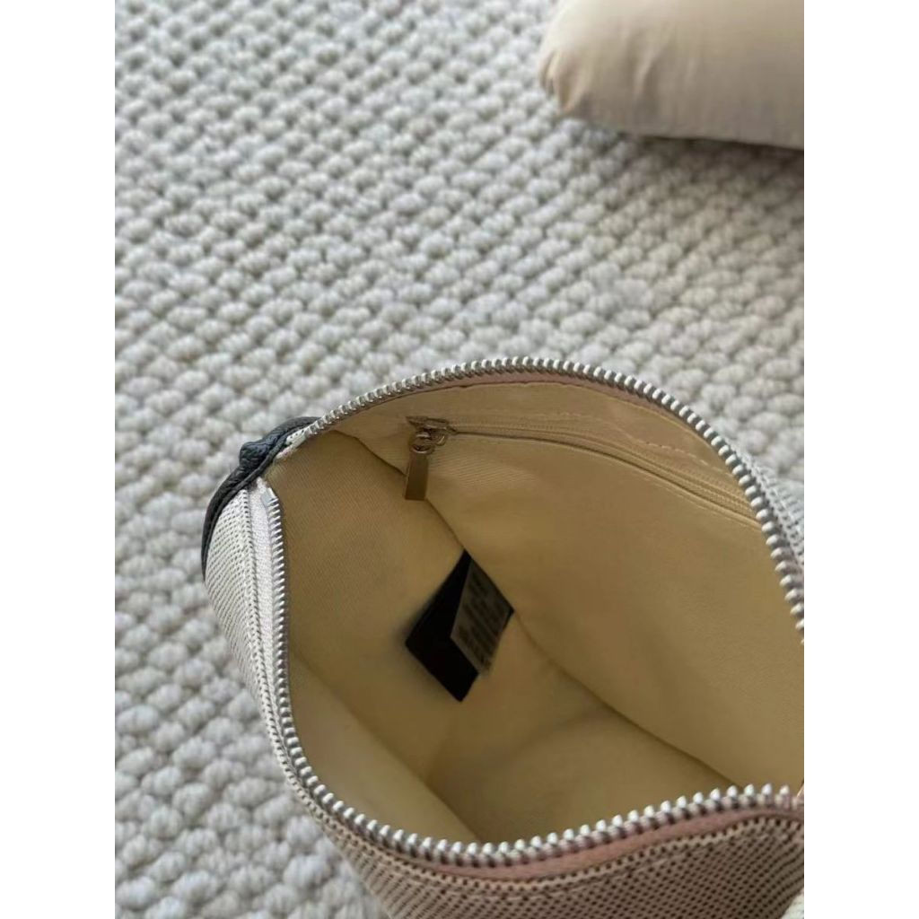 Essential TOILE กระเป๋าหญิงขนาดเล็กหนึ่งไหล่ Crossbody กระเป๋าสี่เหลี่ยมเล็ก LX250224