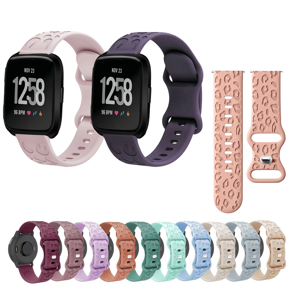 สายซิลิโคนสําหรับ Fitbit Versa 2 / Versa Lite / Versa 1/ SE สายแกะสลักนาฬิกาอัจฉริยะ