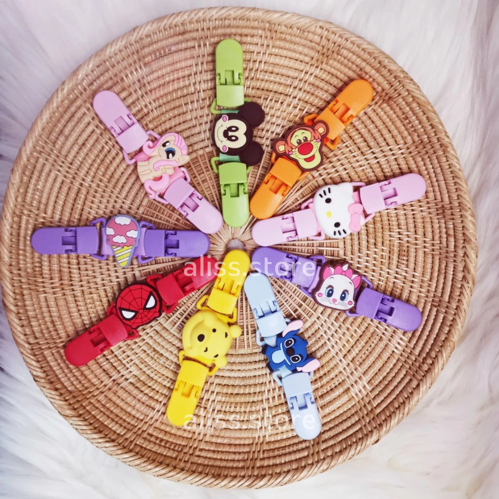 (แบบสั้น-ลายการ์ตูน) ที่หนีบผ้าเช็ดหน้าเด็ก หนีบเอี๊ยม สายคล้องกันหล่น กันตก คลิปหนีบผ้ากันเปื้อน