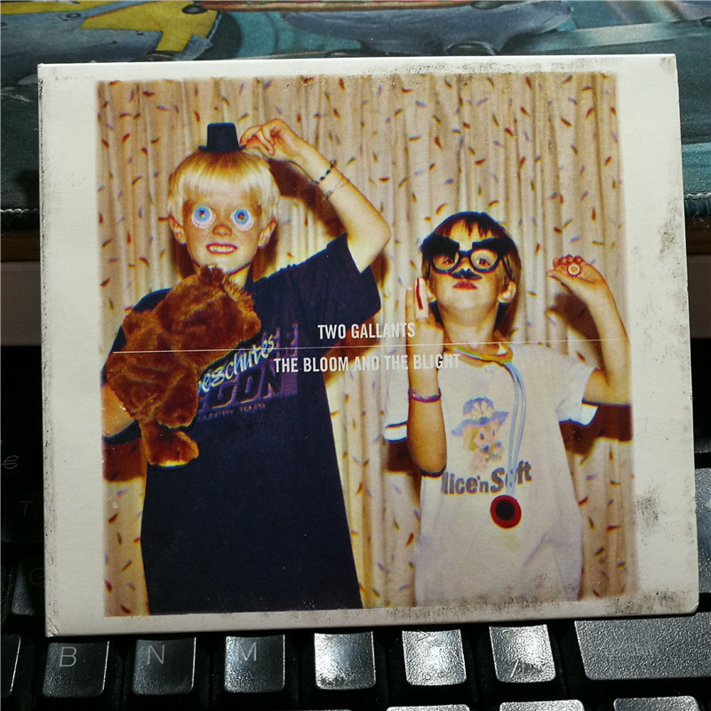 WV6066:สองเม็ดบานและแสง