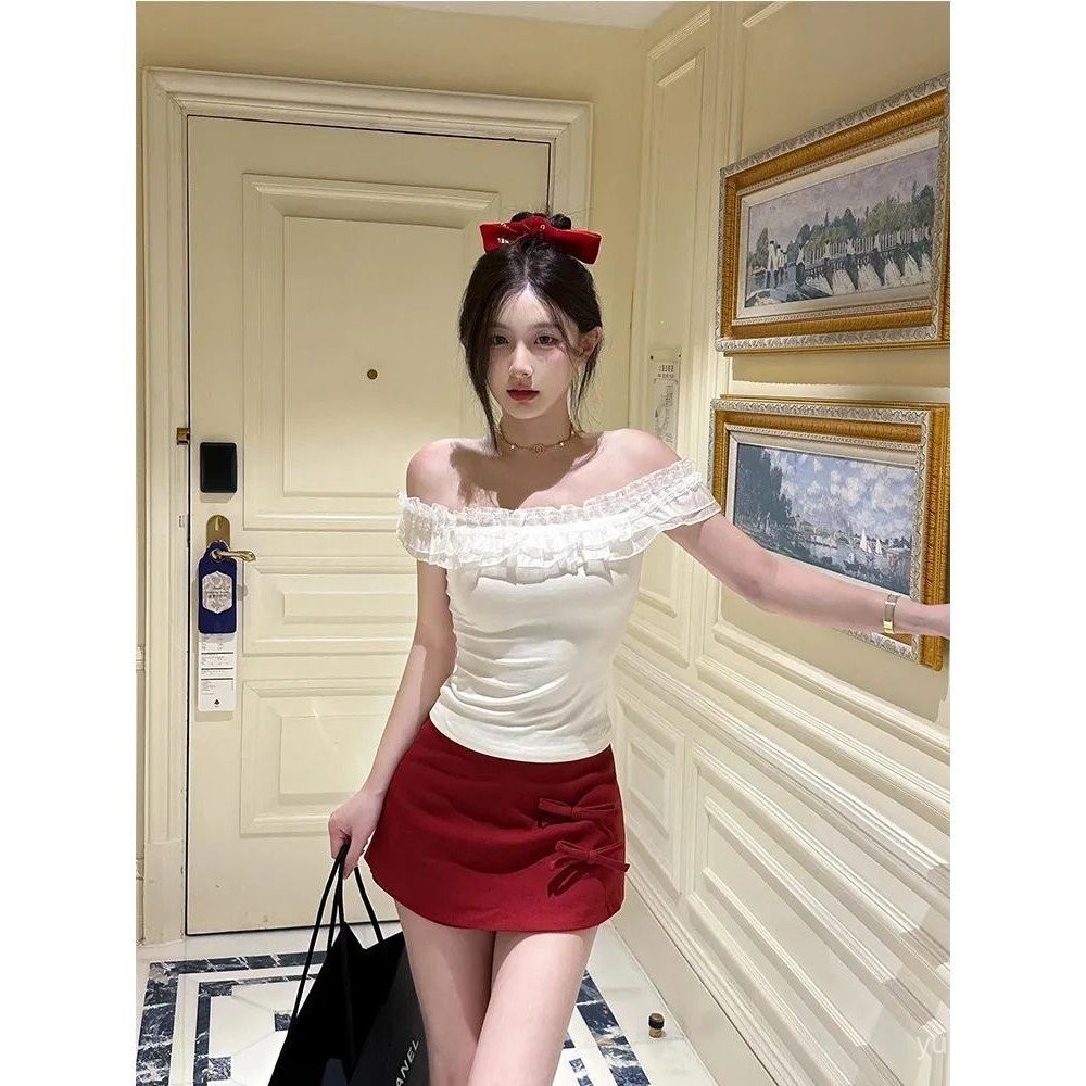 ชุดเกาหลี,เสื ้ อยืดแขนสั ้ นลูกไม ้ ปิดไหล ่ + กระโปรงเอวสูงชุดสองชิ ้ น