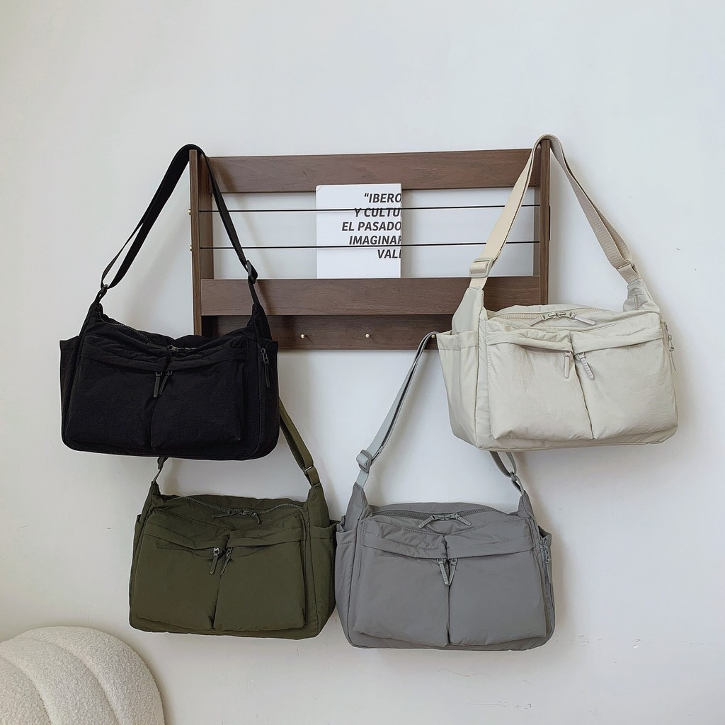 🔥🔥พร้อมส่ง🔥🔥 กระเป๋าสะพายยูนิโคล่ ป้ายห้อย uniqlo ใบใหญ่ จุของได้เยอะ มินิมอลสุดๆ