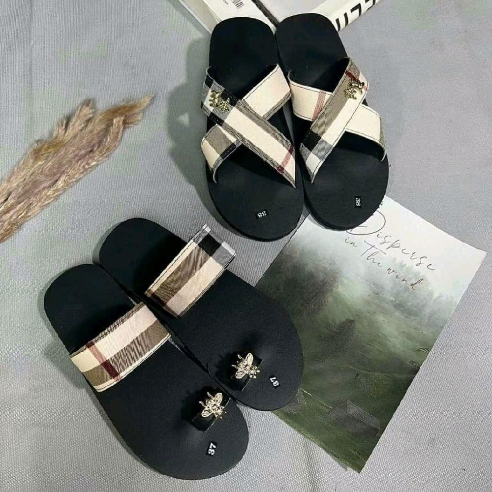 รองเท้าแตะสําหรับผู้ชายและผู้หญิงพื้นสีดําและแถบ b1 sp888 Rubber Bronze Sole Sandal