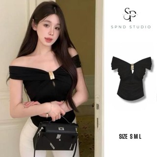 SPND【พร้อมส่ง】เสื้อครอปปาดไหล่มีสองสี แฟชั่น ผู้หญิง(2649)