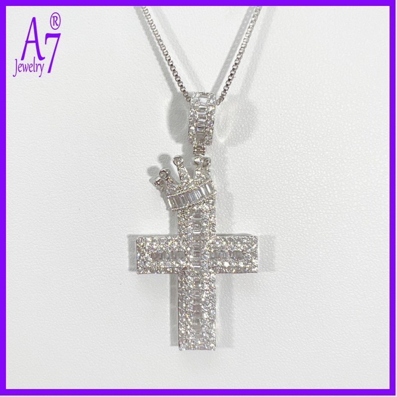 แฟชั่น Micro Rhinestone ฝัง Moissanite Crown Cross สร้อยคอ JJH3542