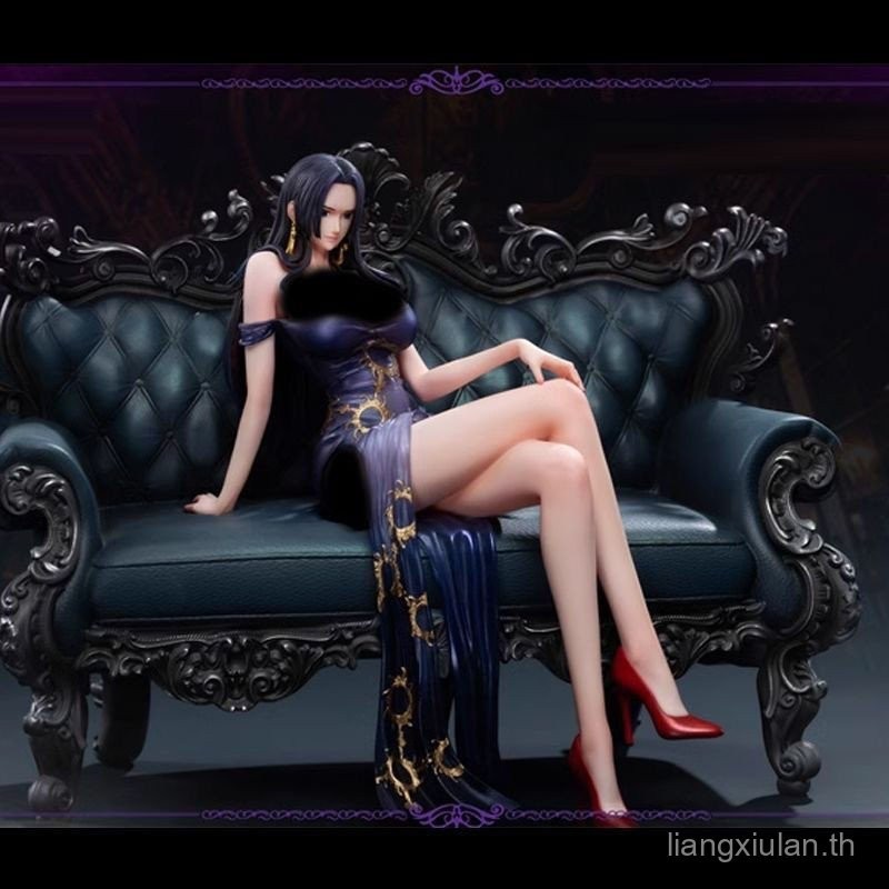 One Piece IU โซฟา Empress One Piece ชุด Thug Fourth Bomb Girl อะนิเมะสองมิติ GK รูปโต๊ะ Match