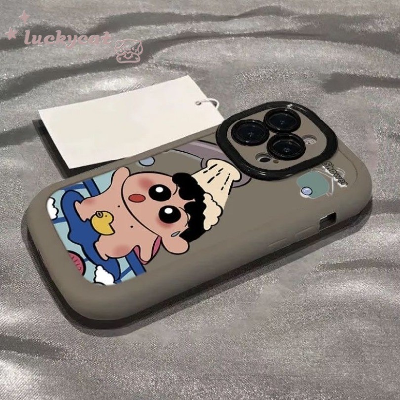 Iphone 15 14 13 12 11 Pro Max X Xr Xs Max 7 8 Plus SE2020 เคสโทรศัพท์การ์ตูนน่ารักอาบน้ําสนุกเครยอนชินจังคู่ฝาครอบโทรศัพท์นุ่ม