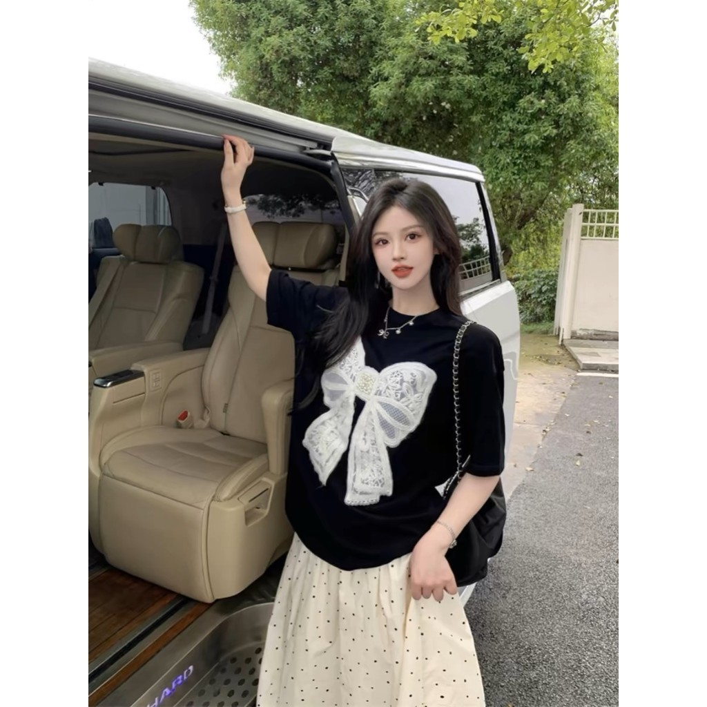 COD (จัดส่งในกรุงเทพฯ) MAO Shop สีดำ โบว์ เสื้อยืดหญิงแขนสั้นแบบหลวม ใส่สบาย สไตล์เกาหลี Oversize #4985