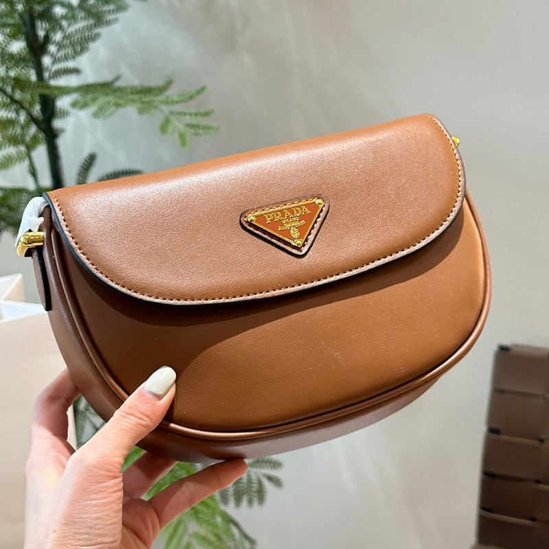 จัดส่งฟรีArque Womens Flip Leather Shoulder Fashion and Fashion Underarm Half Moon Bag