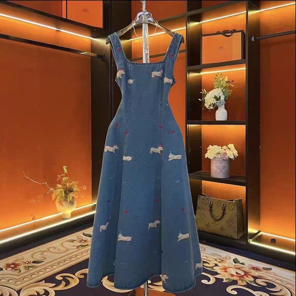 Yueyejia YY ขายดีขายดี [องค์ประกอบเก่า] สินค้ายุโรป High-End Retro Strap Denim Dress หญิงฤดูใบไม้ผลิอารมณ์เล็กลดอายุปักสลิงกระโปรงยาว