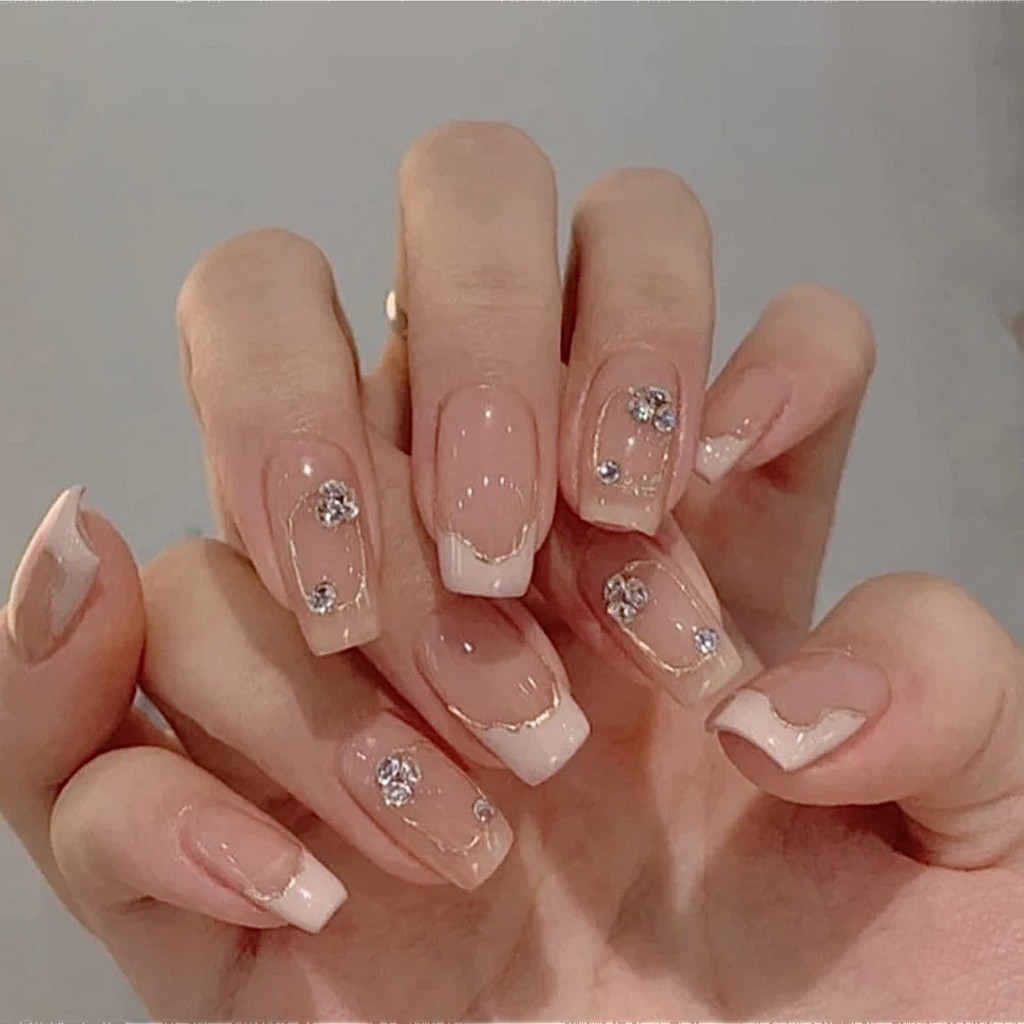 ดอกไม้ไฟภาษาฝรั่งเศสคําเรียบง่ายสไตล์ Pure Desire All-Matching สั้นเจ้าสาวเล็บ Pile Rhinestone Nude Pure Handmade สวมใส่เกราะ Uv เล็บ