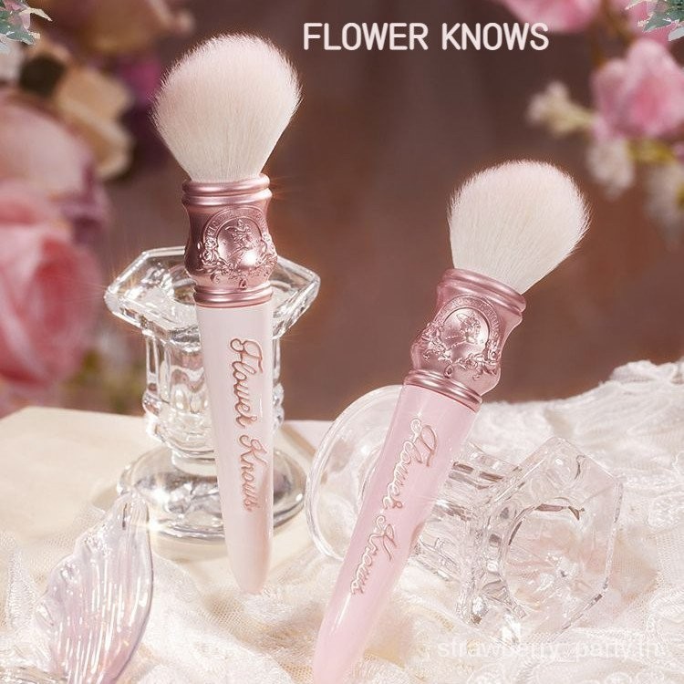 New Product in Stock Flower Knows Midsummer Night Series Blush Brush Wool Powder Extraction Even Sof