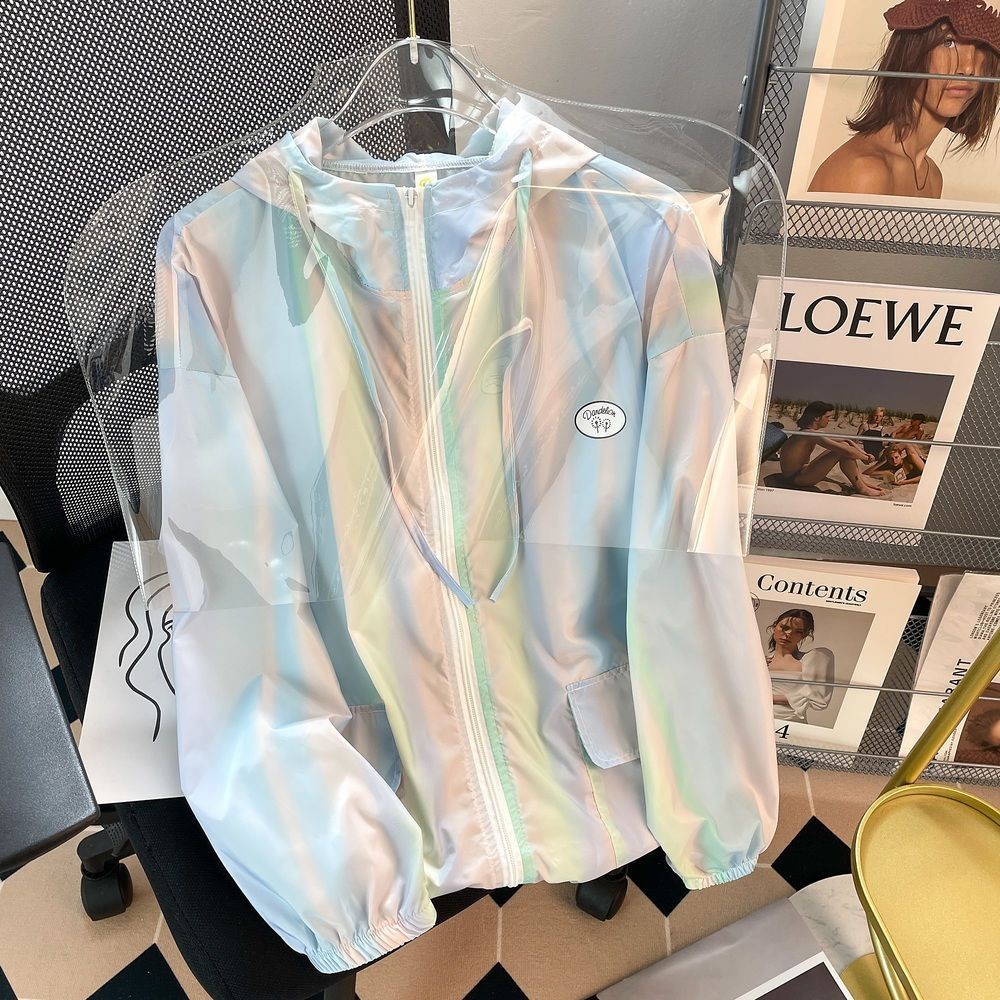 เสื้อแจ็กเก็ตกันแดด แบบบาง แต่งซิป ไล่โทนสีรุ้ง แฟชั่นฤดูร้อน สําหรับผู้หญิง