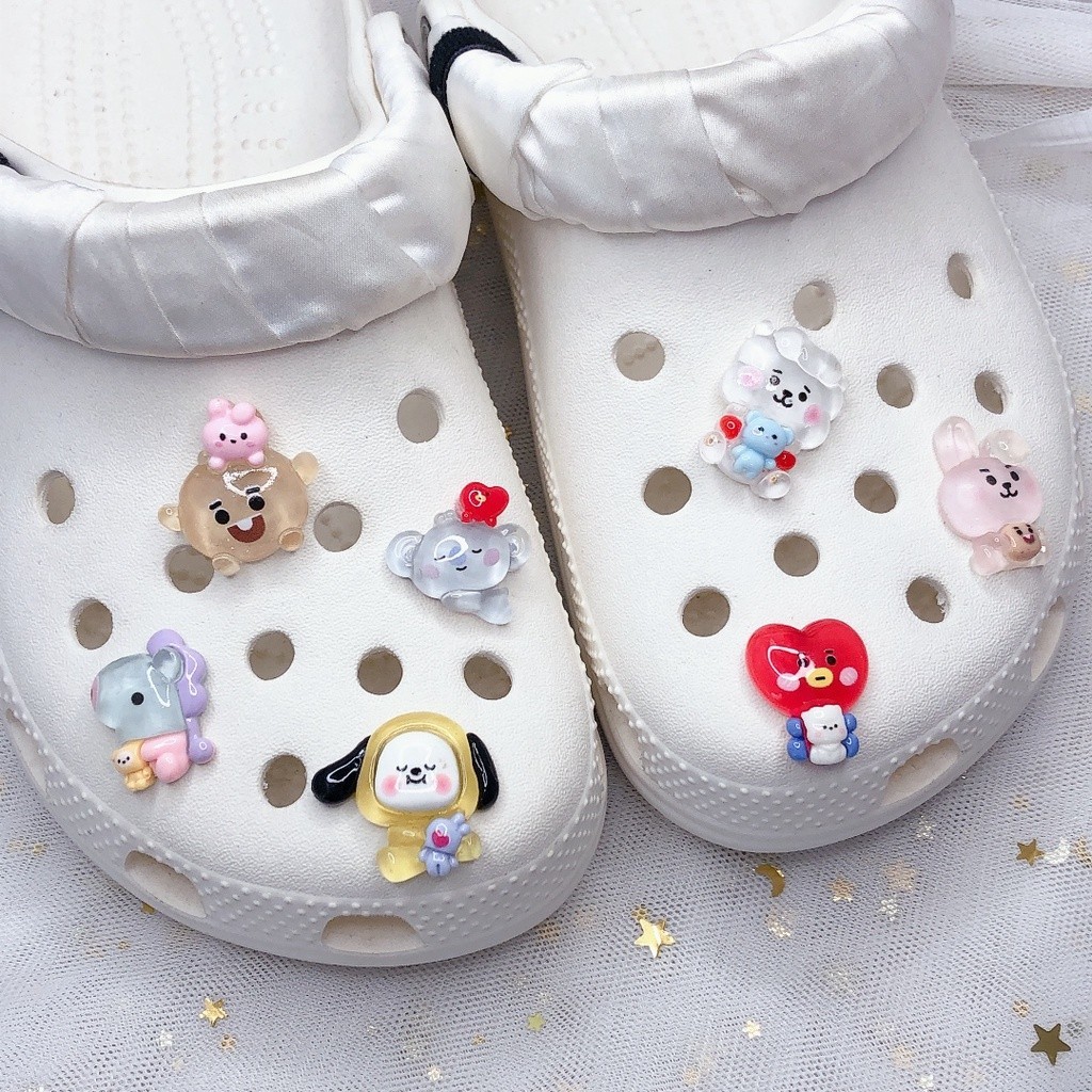 ใหม่ BTS ชุดน่ารักบิสกิตกระต่ายสุนัข Koala clog Pins INS Charm ปุ่ม DIY อุปกรณ์เสริมสําหรับหัวเข็มขัดรองเท้าอุปกรณ์เสริมตกแต่ง - รูปที่ 4