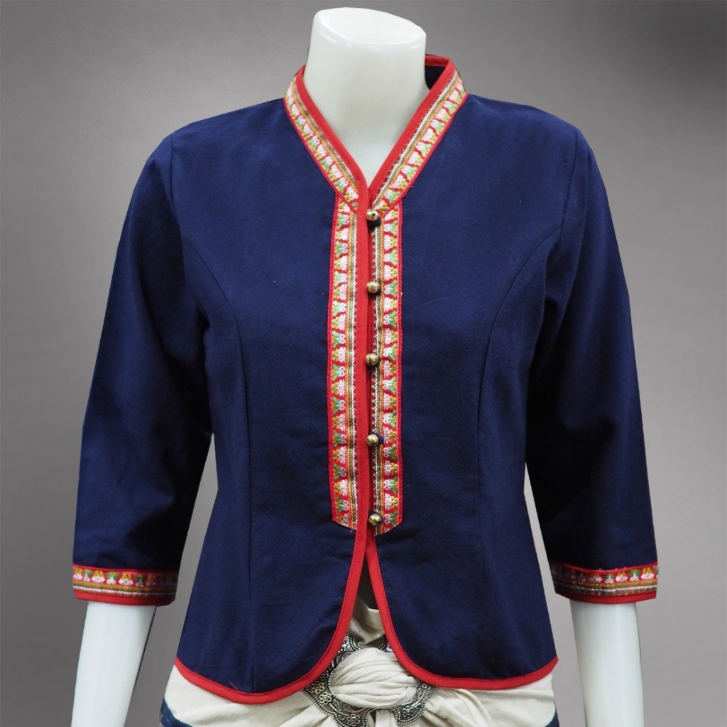 เสื้อภูไท หญิง ( สีน้ำเงิน ,สีฟ้า, สีขาว , สีแดง ,สีครีม , สีบานเย็น ) แขนสามส่วน แต่งดิ้นเงิน