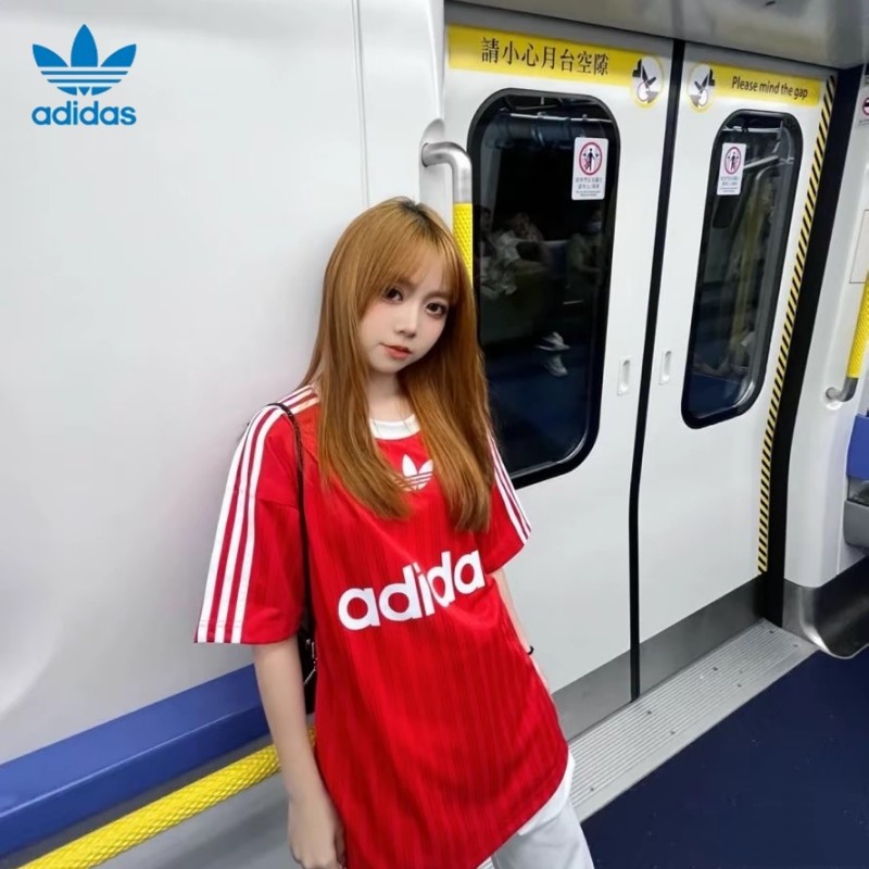 Ready Stockของแท้ 100% Adidas Originals ผู้ชายและผู้หญิงพิมพ์ระบายอากาศรอบคอแห้งเร็วแขนสั้น