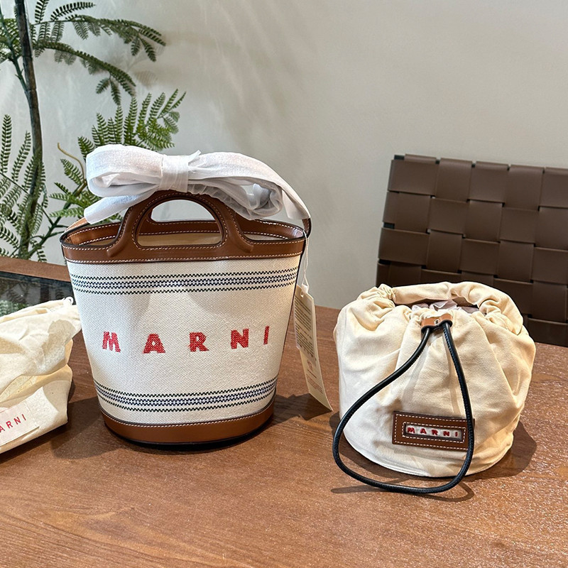กระเป๋าคลัทช์และสะพายข้าง MARNI ดีไซน์ใหม่สําหรับ 2026 สีทันสมัย 60ฉ