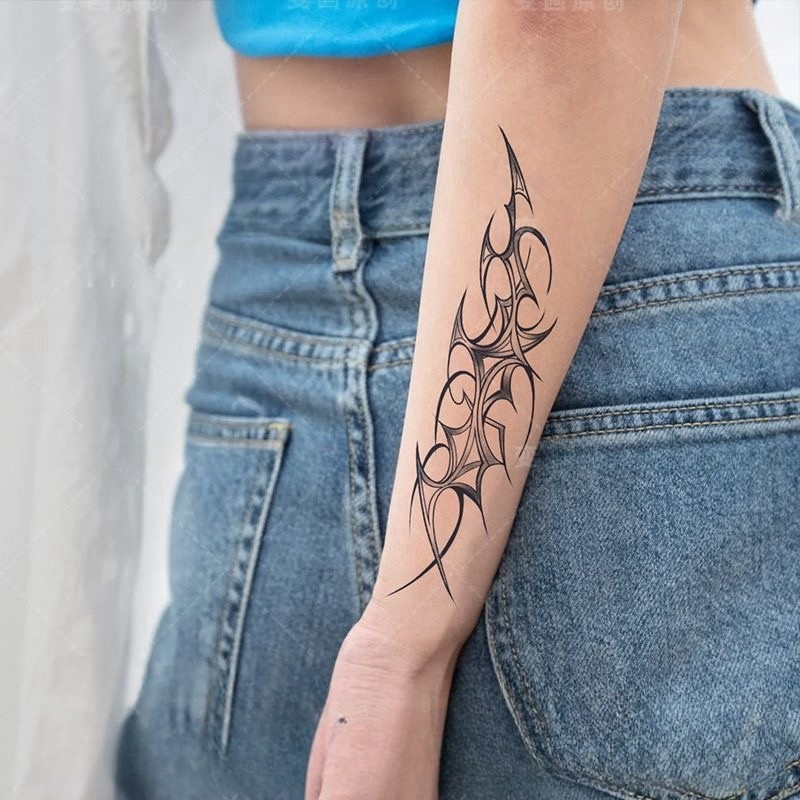 รอยสักลายหนามยาวสาวเซ็กซี่แขนพืชสักสติกเกอร์รอยสักกันน้ําติดทนนาน15วันสติกเกอร์ผิวรอยสักปลอมชั่วคราว